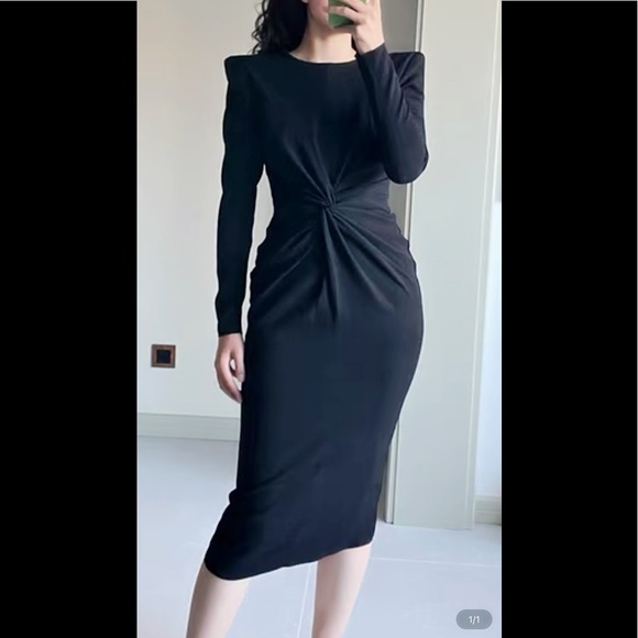 Alex Perry - Picture 2 of 2